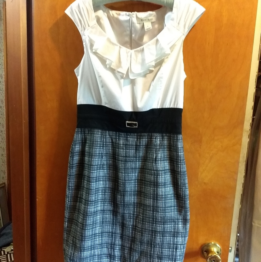 WHBM Career  B&W Fitted Dress, Size 6